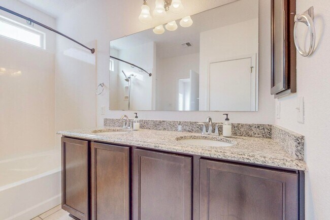 Building Photo - 3 bedroom, 2 1/2 Bath Pulte Ocotillo Model Home