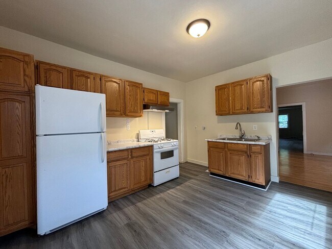 Primary Photo - 385 Toronto St