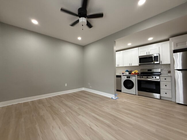 Building Photo - 3613 S Archer Ave