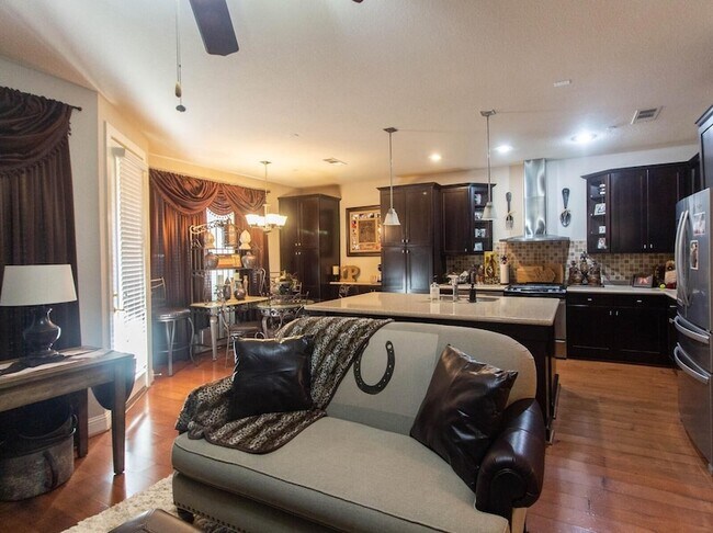 Building Photo - 1605 Brook Glen Dr