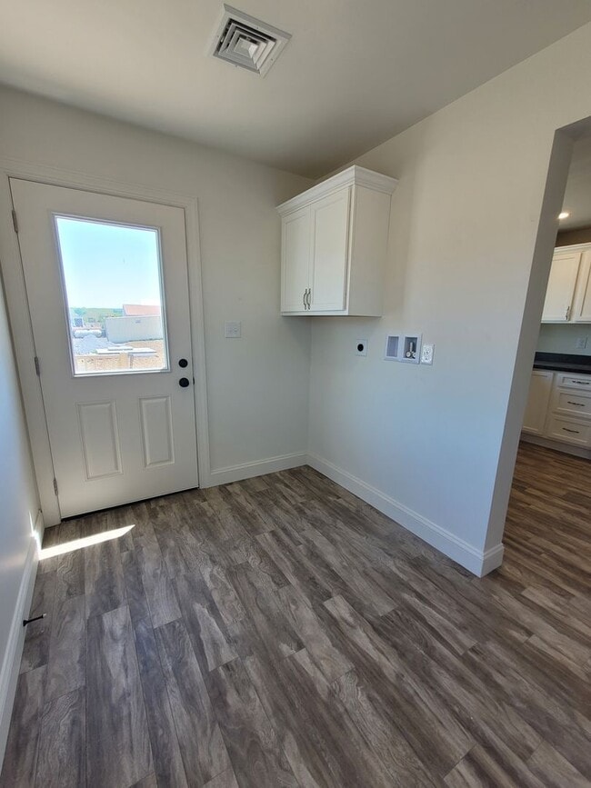 Building Photo - Newly renovated 2 Bedroom Townhome Gordonville