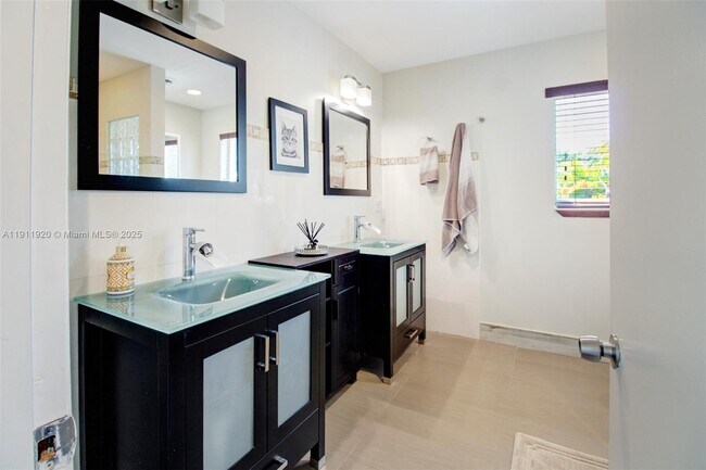 Building Photo - 6900 SW 104th St