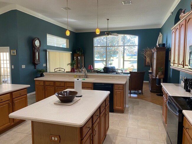 Building Photo - NOTE . Beautiful Long Term or possibly short term rental  If property is rented long term, winter...