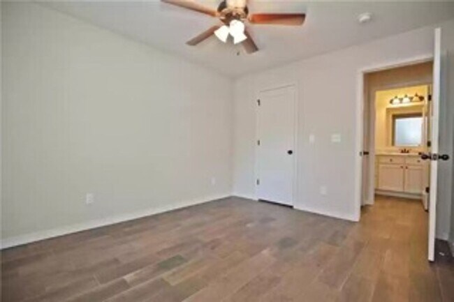 Building Photo - Beautiful 3 Bedroom / 2 Bathroom Home - ASK ABOUT OUR CASHLESS SECURITY DEPOSIT OPTION