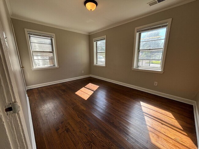 Building Photo - 4280 Emily Ave