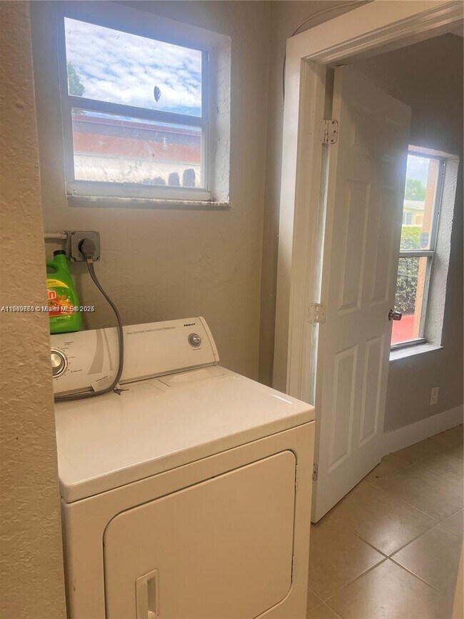 Building Photo - 7100 Park St