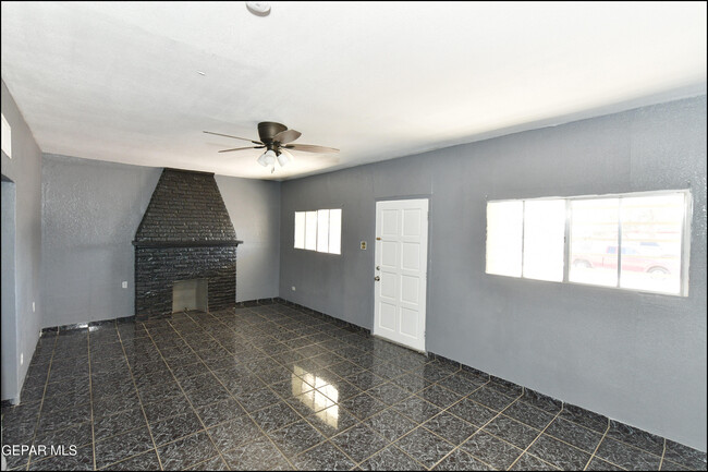 Building Photo - 4425 La Luz Ave