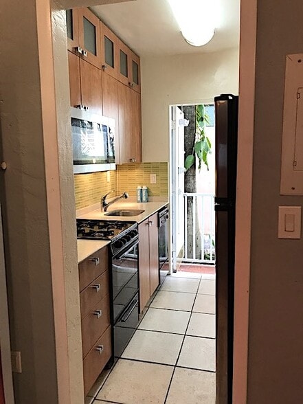 Building Photo - 835 Meridian Ave