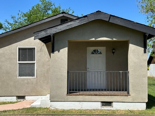 Building Photo - For Rent: Charming 2 Bedroom, 1 Bath Home ...