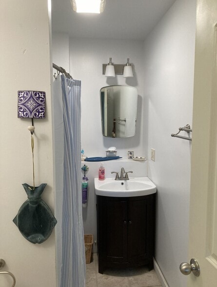 Building Photo - 421 Sweeny Ave