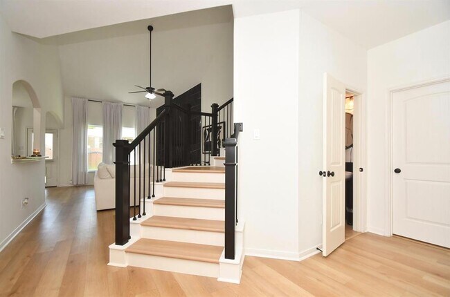 Building Photo - 24119 Via Renata Dr