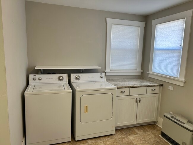 Building Photo - 940 6th St