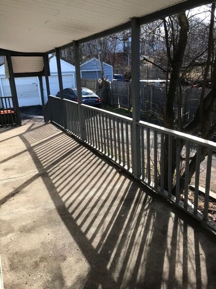 Building Photo - 19 Hobart St