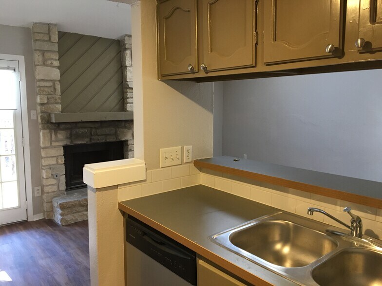 Building Photo - 1714 CINNAMON PATH