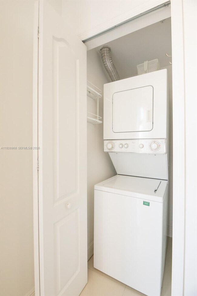 Building Photo - 2701 SW 3rd Ave