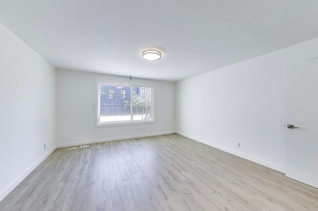 Building Photo - 2137 Lombard St