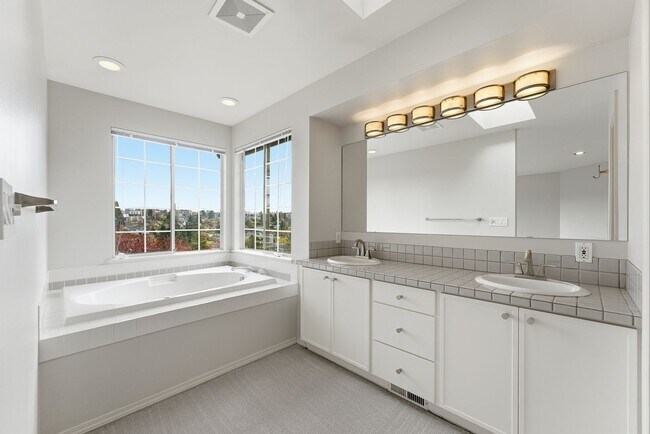 Building Photo - The Entertainer’s Dream