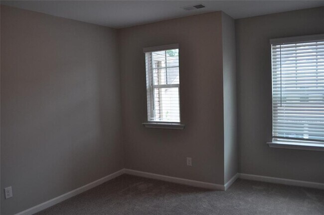 Building Photo - 1345 Endicott Ct