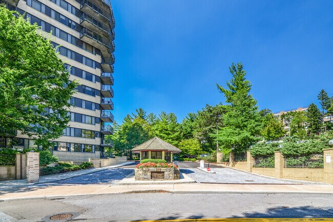 Building Photo - 25 Rockledge Ave
