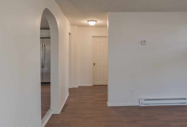 Building Photo - UPDATED 2 Bedrm  1Bath Home - Granite, Stainless Steel Appliances