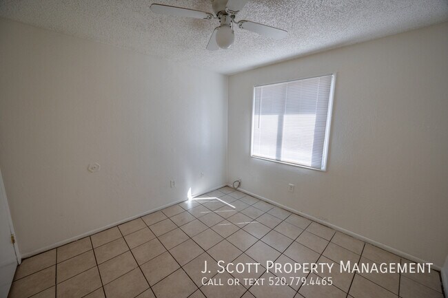 Building Photo - 6528 W Windsor Ave