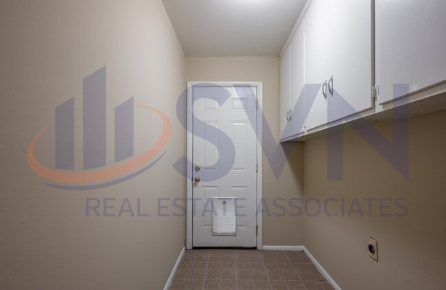 Building Photo - Charming Brick Ranch on a Spacious, Wooded Lot!