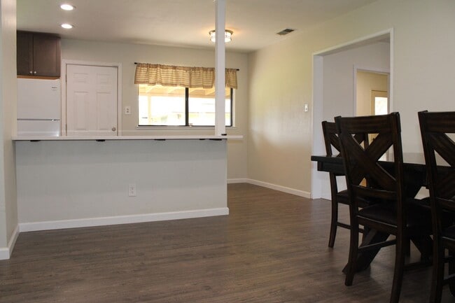 Building Photo - 7905 Julia Ct