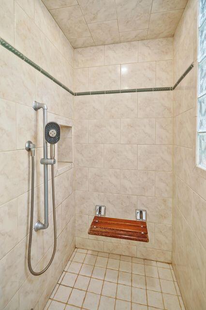 Building Photo - 5160 N Kent Ave