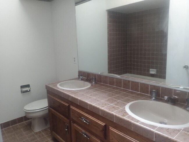 Building Photo - 138 Virginia Ct