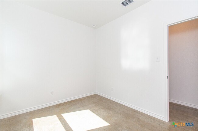 Building Photo - 3903 American Elm Dr