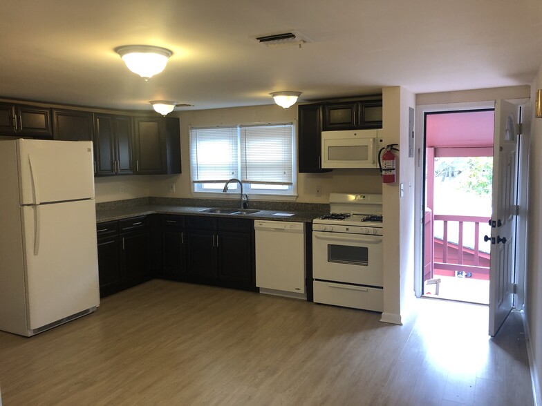 Kitchen - 90 Washington Ave