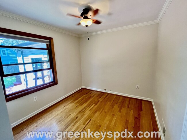 Building Photo - 2-Bedroom House in South Tabor with Fenced...