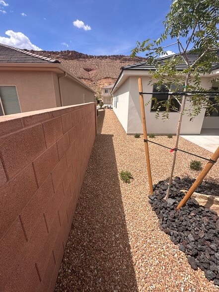 Building Photo - 2677 E Palm Cove Ave