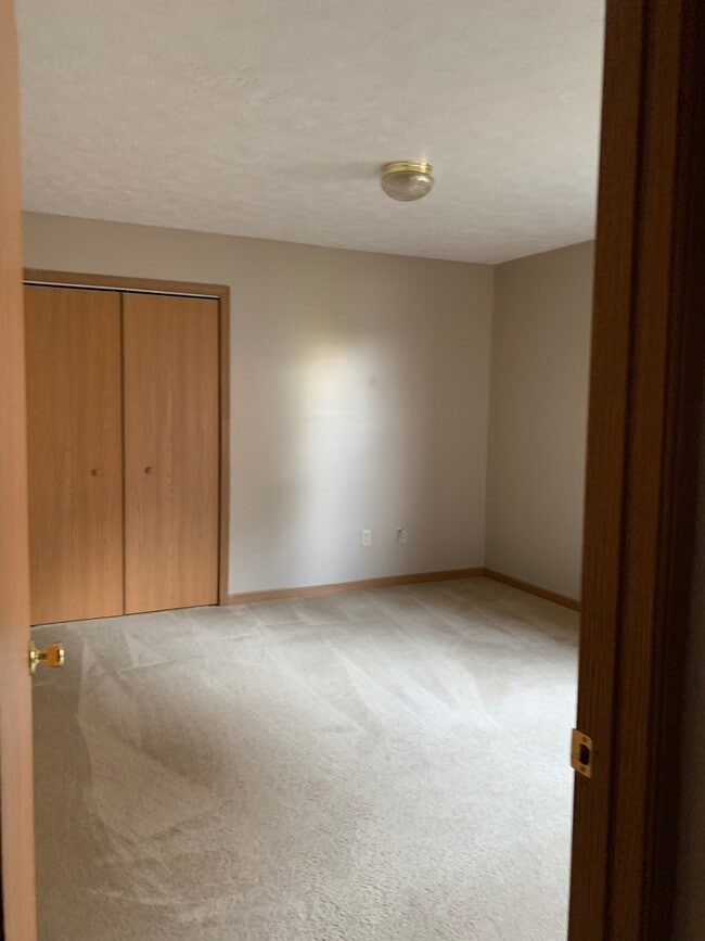 Building Photo - 2 bedroom, 2 full Bath, 2 car attached garage, West Lafayette duplex.