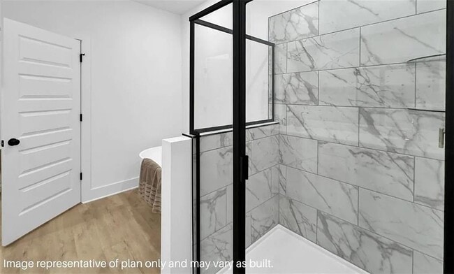 Building Photo - 2431 Longfellow Dr