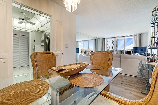 Building Photo - 2121 N Ocean Blvd