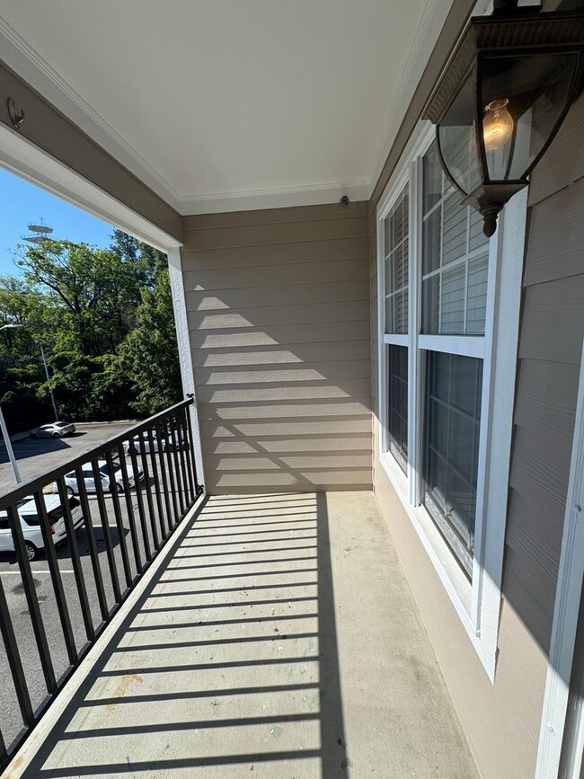 Building Photo - FOR RENT - Luxury Condo near downtown