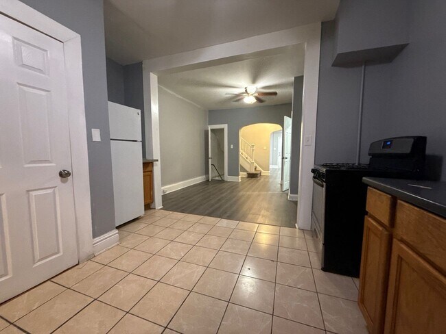 Building Photo - Spacious 3-Bedroom Home with Modern Interior Finishes