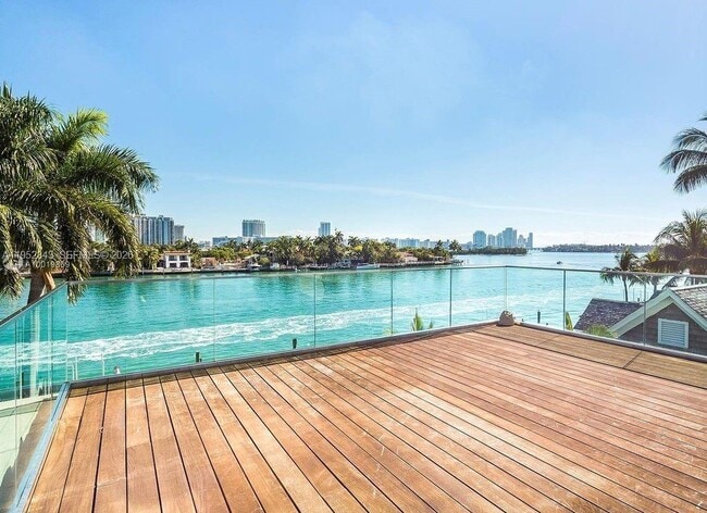 Building Photo - 321 E Dilido Dr