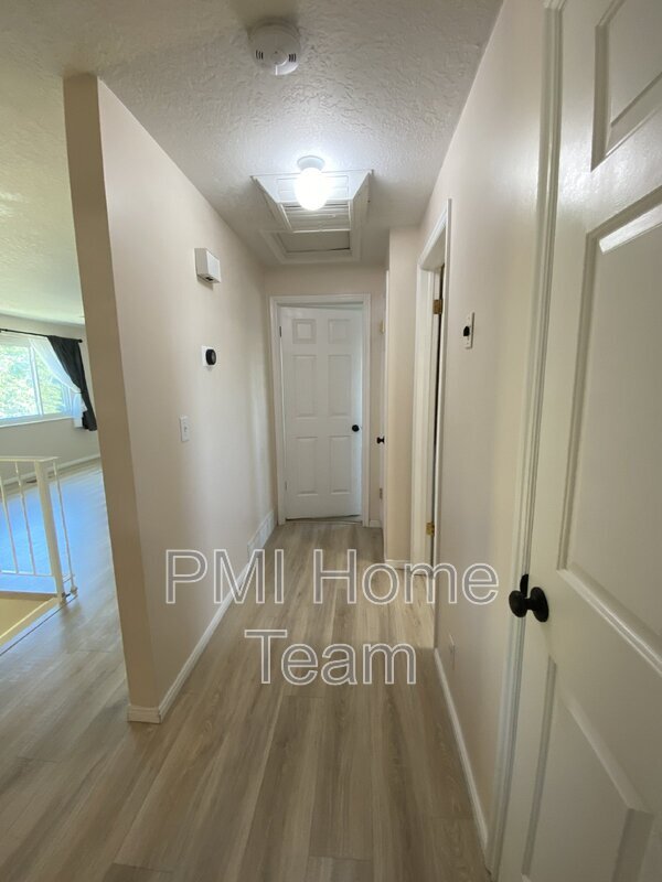 Building Photo - 1183 N 200 E