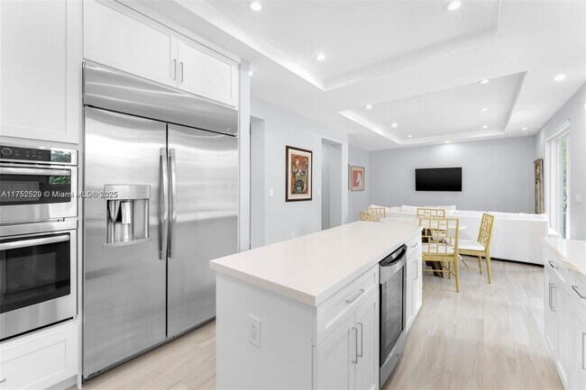 Building Photo - 5605 SW 65th Ave