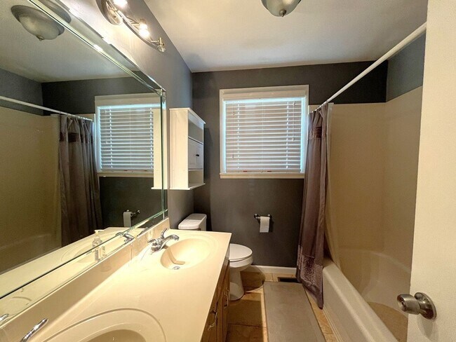 Building Photo - Great 3 Bedroom Home on Large Lot in Mount Juliet!