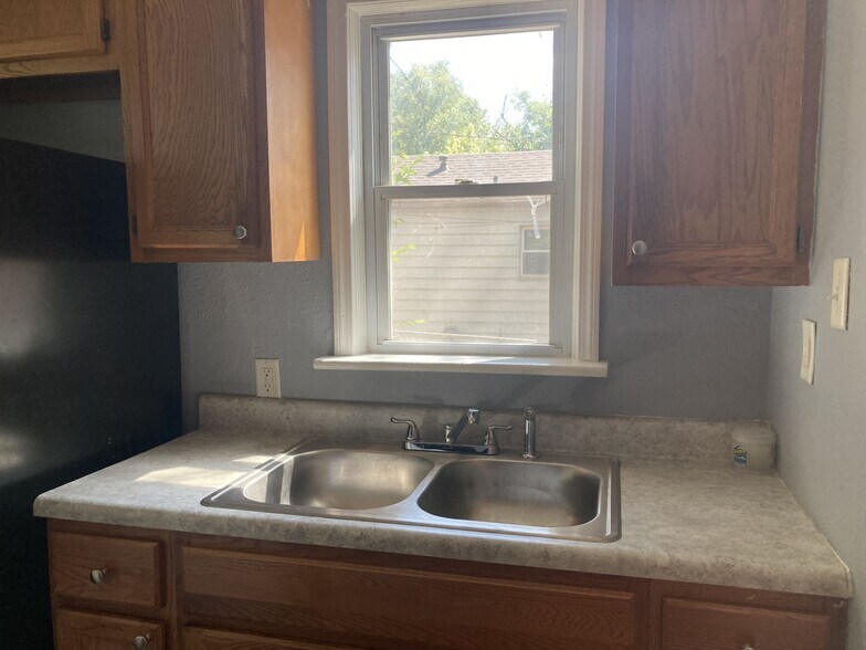 Double Sink - 324 Newell Dr