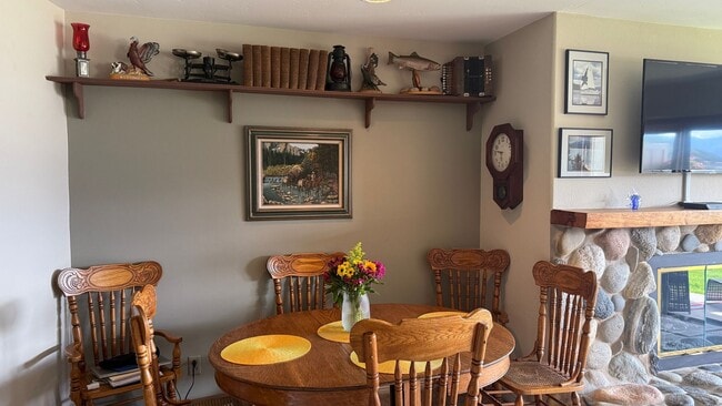 Building Photo - Lakefront Two Bedroom Two Bath Condo in Dillon