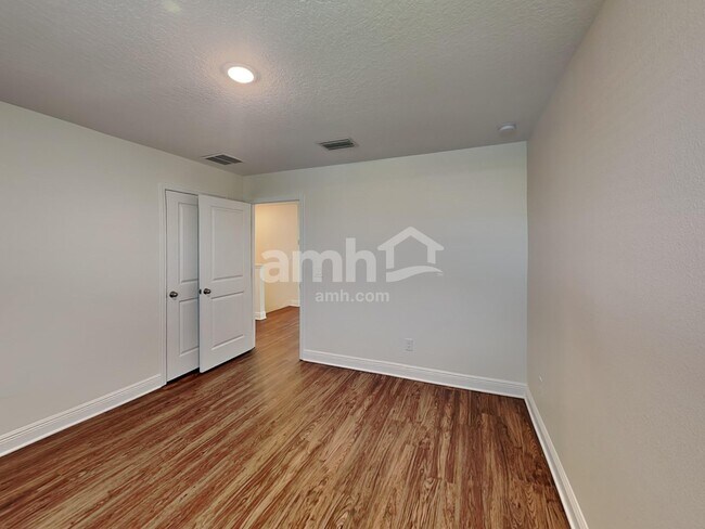 Building Photo - 1158 Sky Lks Dr