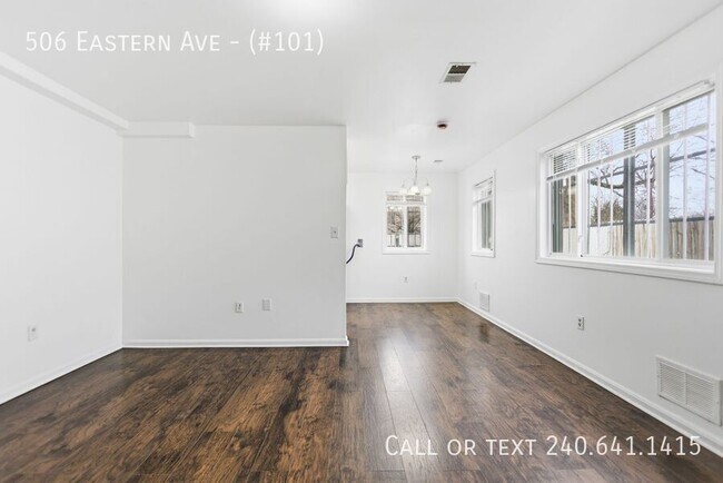 Building Photo - 506 Eastern Ave NE