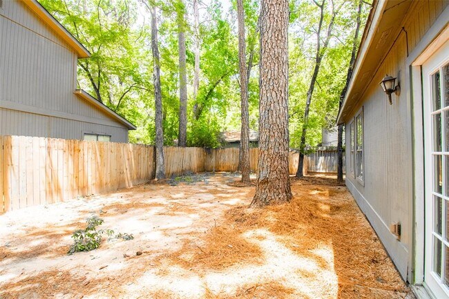 Building Photo - 2717 S Millbend Dr