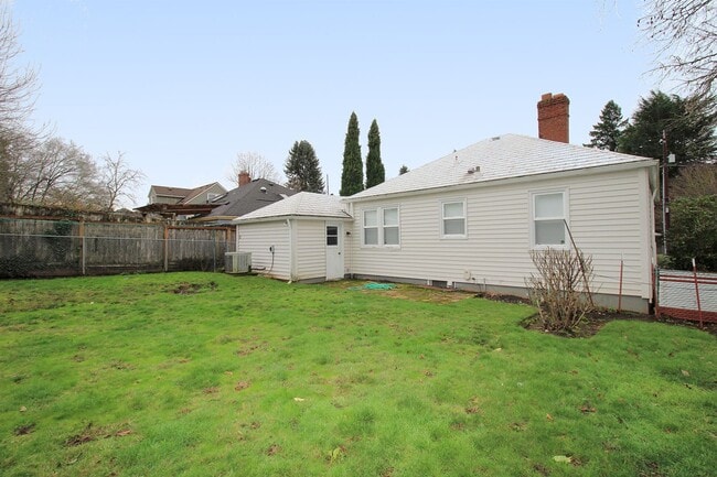 Building Photo - 2718 SE 58th Ave