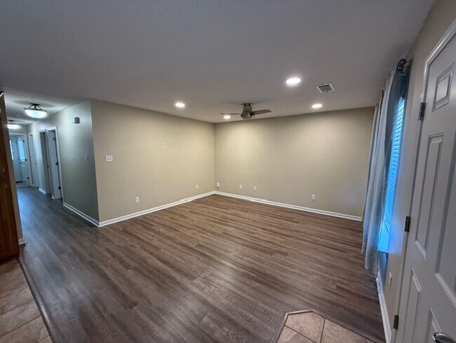 Building Photo - Home for Rent in Benton