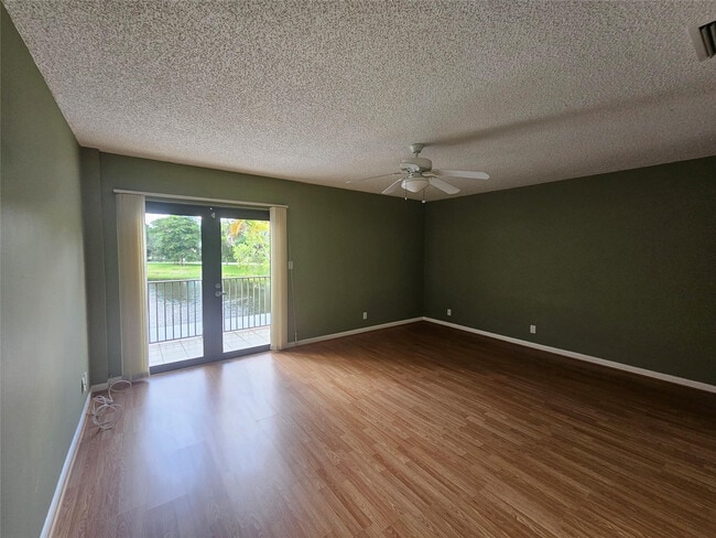 Building Photo - 633 Deer Crk Lk Pt S Ln